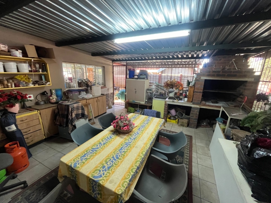 4 Bedroom Property for Sale in Geelhoutpark North West